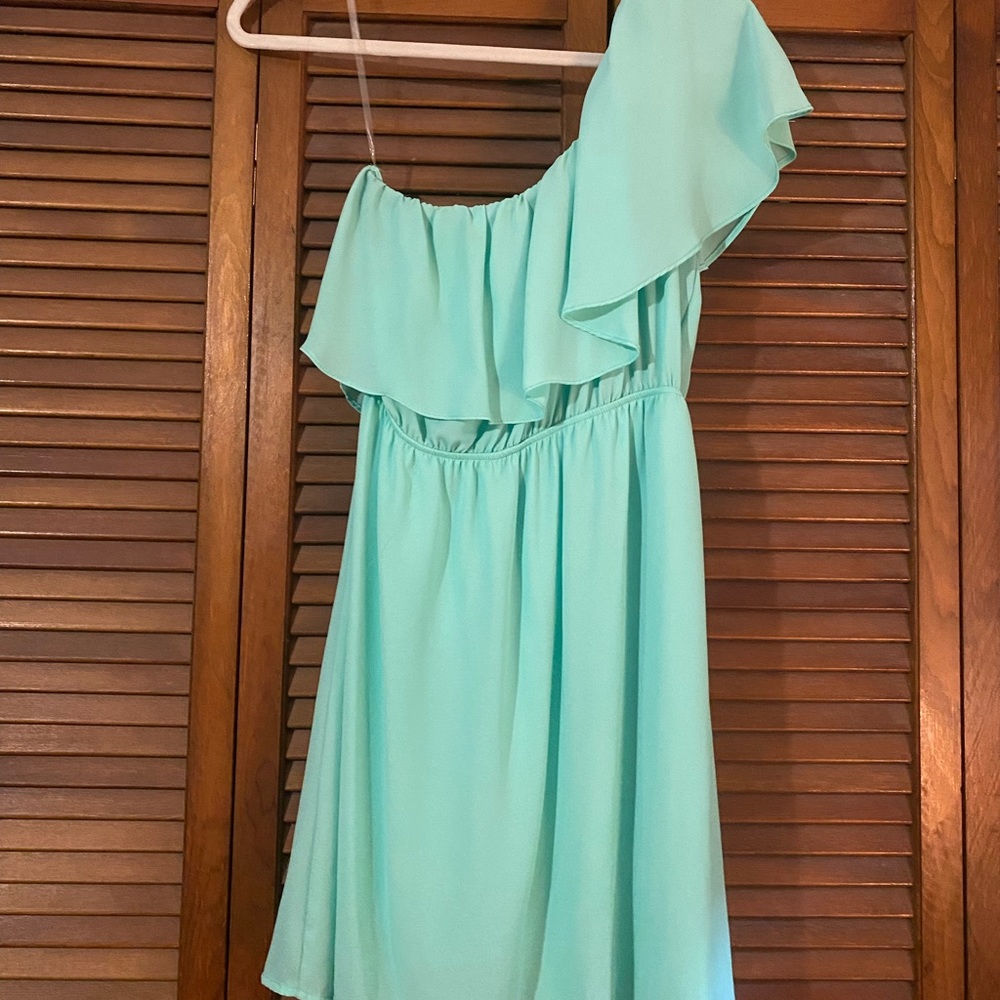 Super cute one shoulder dress. Teal green
